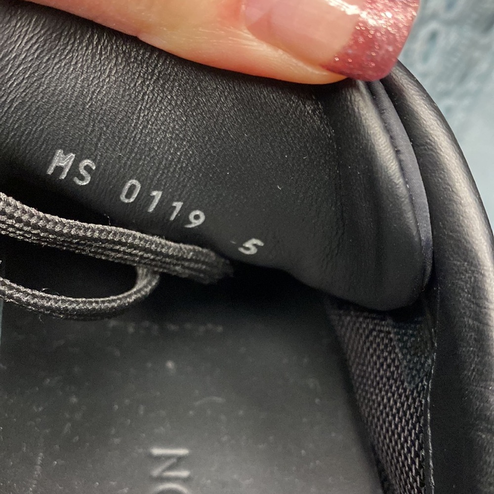 Louis Vuitton sneakers - Picture 8 of 8